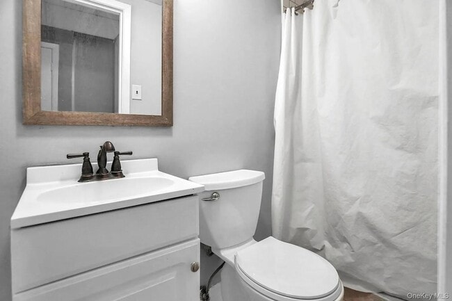 Building Photo - 44 University Heights Dr