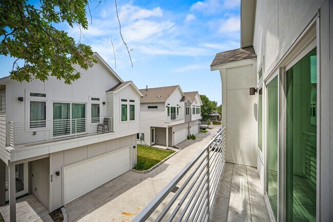 Building Photo - 853 Prosper St