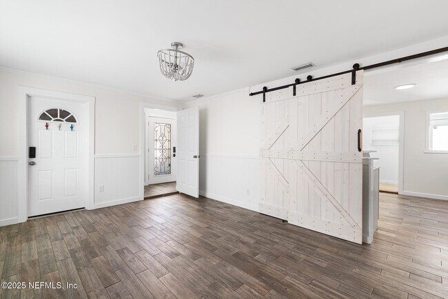 Building Photo - 370 10th St