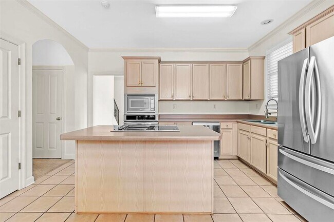 Building Photo - 7520 Crystal Lake Dr