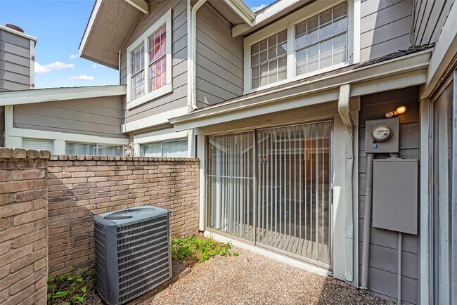 Building Photo - 6315 Cattails Ln