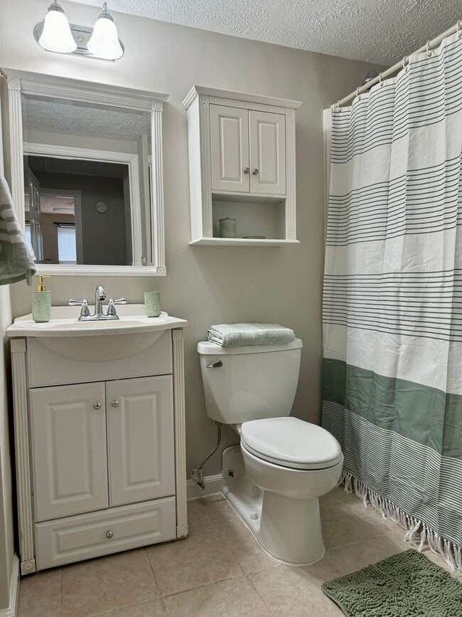 Building Photo - FLEXIBLE RENTAL OPPORTUNITY IN HEART OF HA...