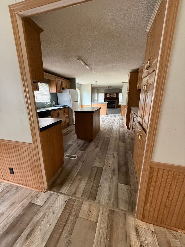 Building Photo - Spacious Country Living in Haysville Kansas