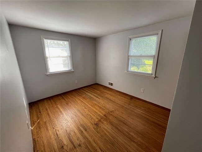 Building Photo - 214 E Spruce St