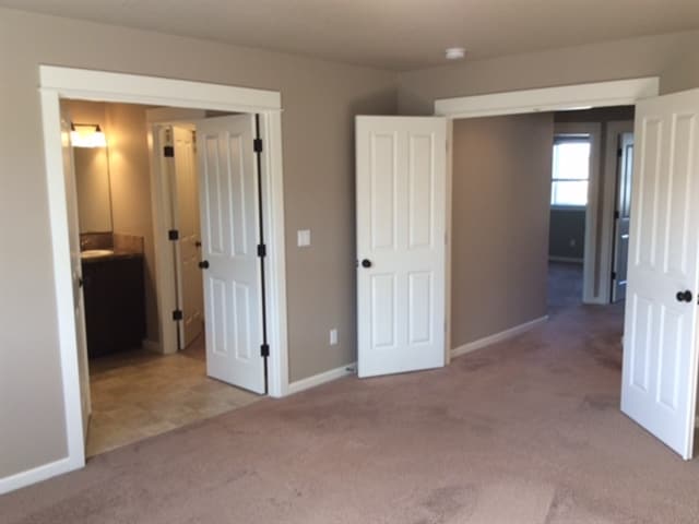 Building Photo - 468 Tulip Ave