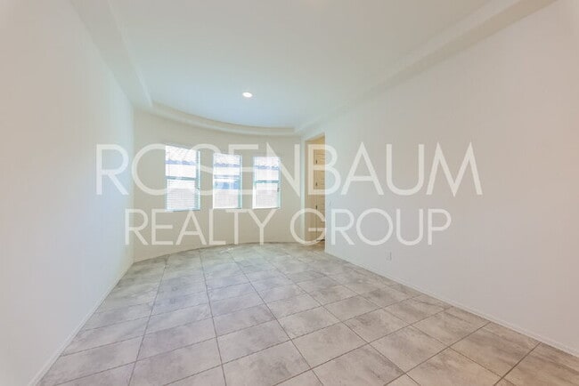 Building Photo - Stunning 4-bedrooms, 3-baths home in the h...