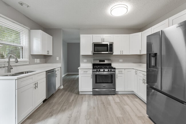 Building Photo - 135 Encina Dr