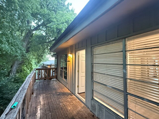 Building Photo - 6012-6012 Westridge Ln