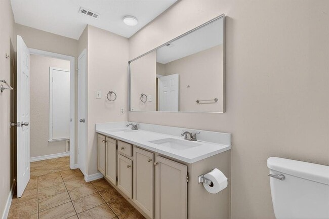 Building Photo - 5300 Honey Dew Terrace