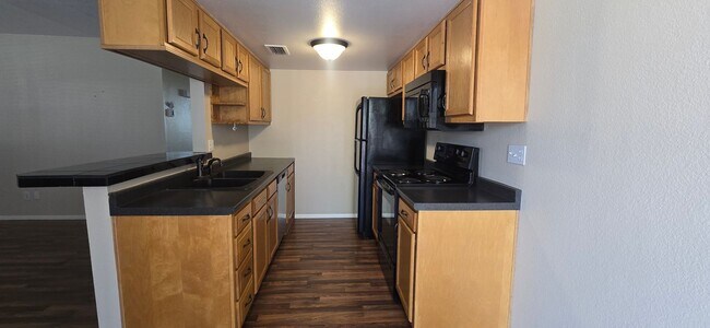 Building Photo - 14236 N Oakwood Ln