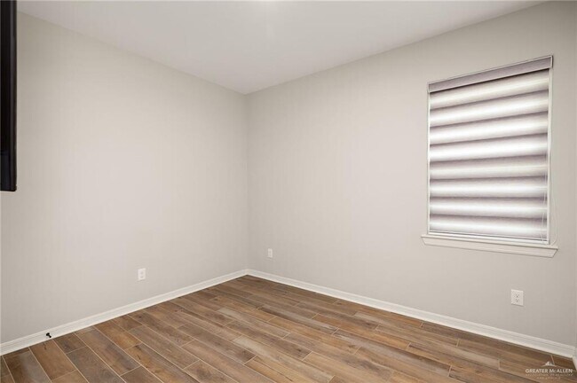 Building Photo - 1403 E Sonador Dr S