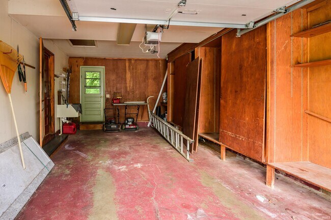 Building Photo - 117 N Hillsdale Dr
