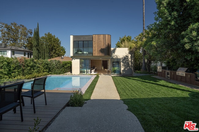 Building Photo - 4939 Petit Ave