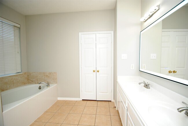 Building Photo - 1115 Oxford Mills Ln