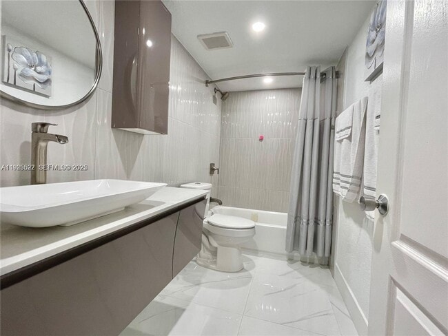 Building Photo - 7110 Fairway Dr