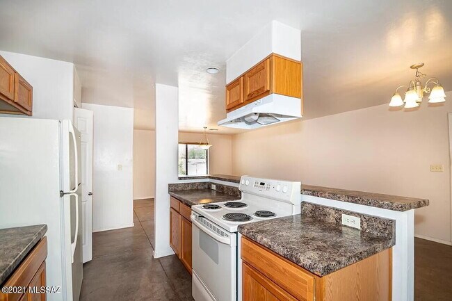 Building Photo - $1000 OFF Move in special!