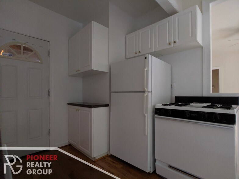 Building Photo - 3832 N Fremont St