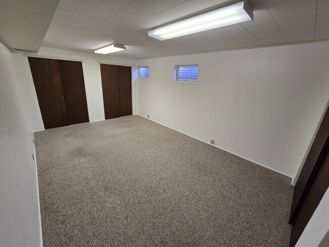 Building Photo - 420 Steinway Rd