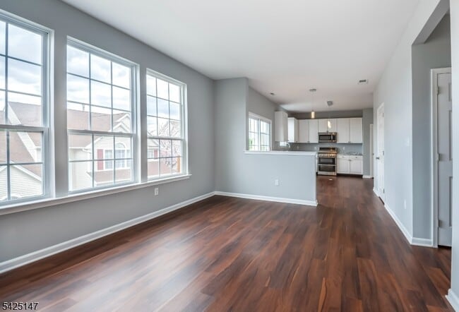 Building Photo - 227 Winding Hill Dr