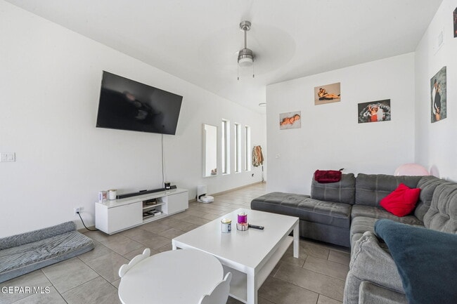 Building Photo - 1181 Summer Rain St