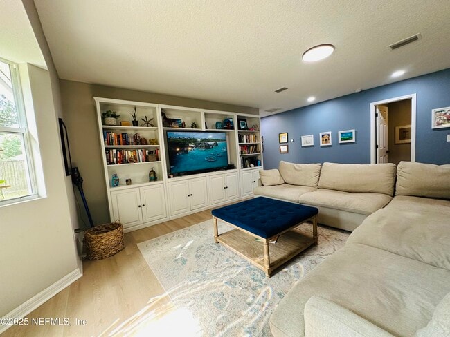 Building Photo - 14066 Inlet Dr