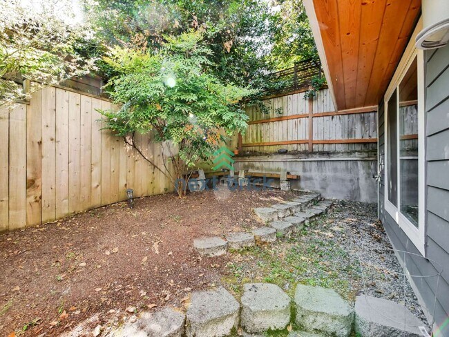 Building Photo - Welcome to this charming 3-bedroom, 2-bathroom home