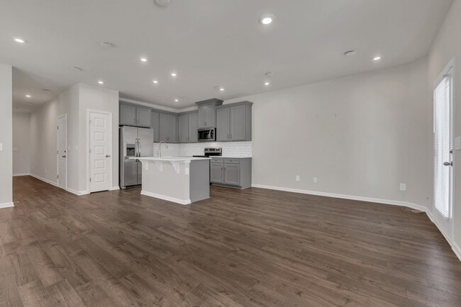Building Photo - 5084 Dayflower Dr