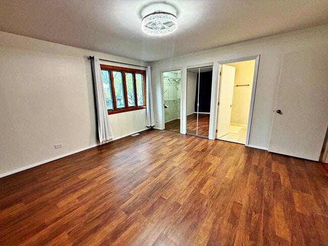 Building Photo - 800 W Beechtree Ln