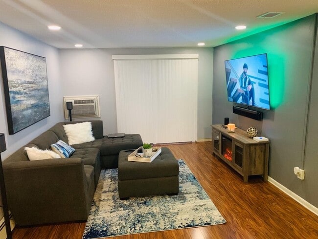 Building Photo - 272 E Haverhill St