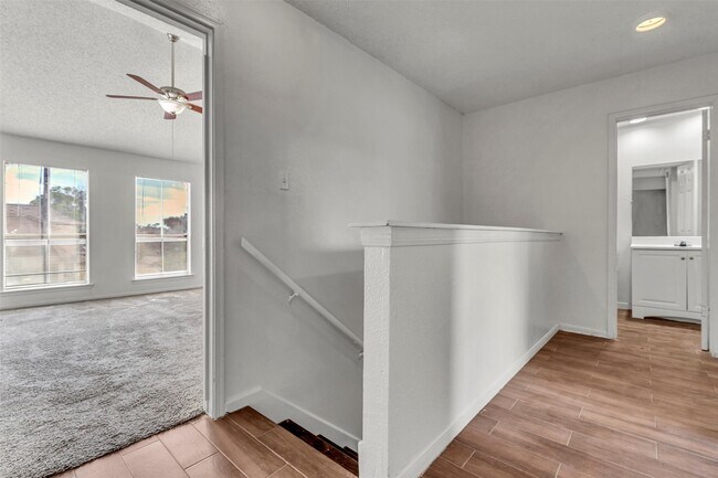 Building Photo - 7700 Creekbend Dr