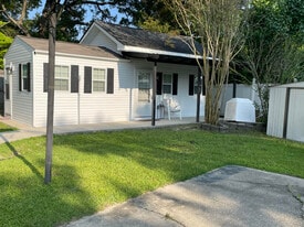 Building Photo - 2021 Penrose Dr