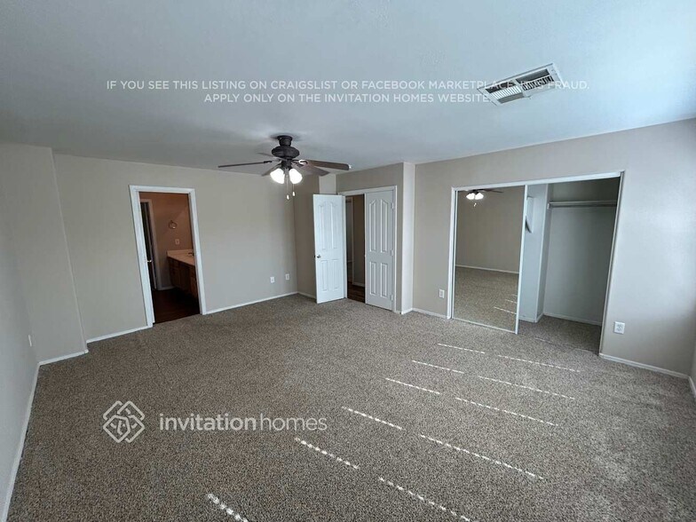 Building Photo - 7005 S 39th Dr
