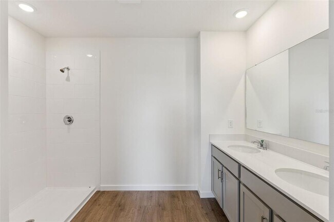 Building Photo - 2113 Walnut Crk Dr