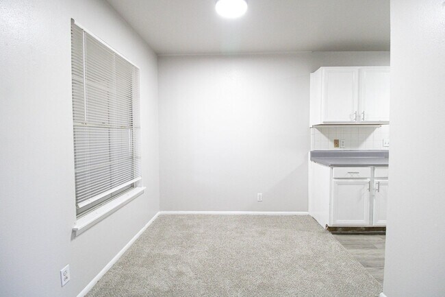 Building Photo - 1031 Fabulous Dr