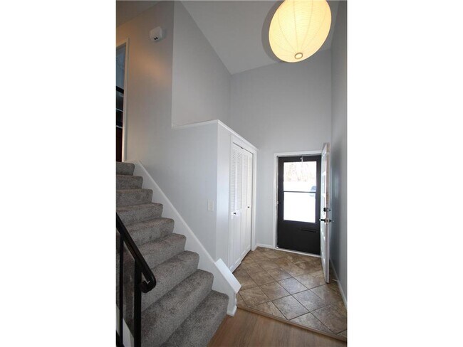 Building Photo - 5545 Shorewood Ln