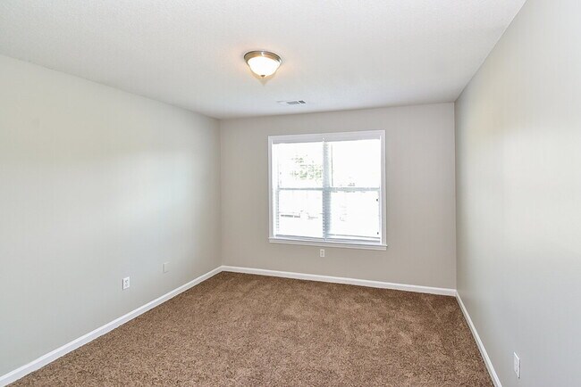 Building Photo - 401 Timber Way S