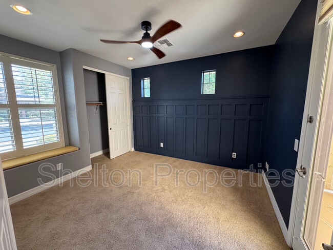Building Photo - 20933 W Cora Vista
