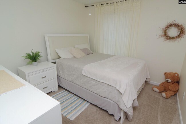 Building Photo - 212 Glossy Green Ln