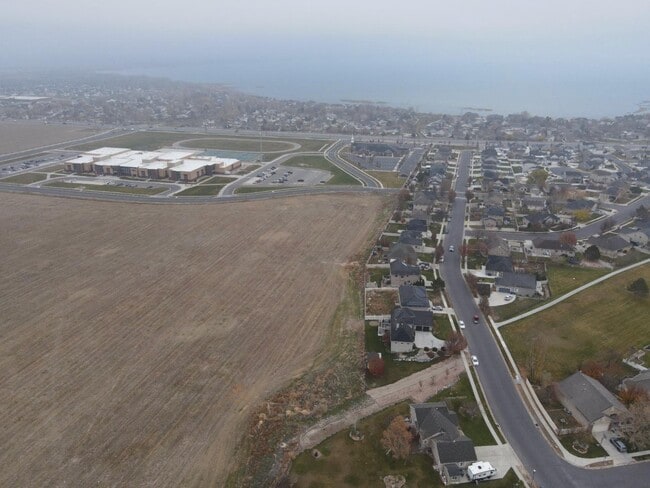 Building Photo - 317 W Farmside Dr