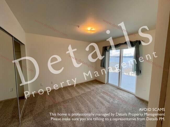 Building Photo - 3 BR Top Floor View Condo. Incl W/S/G