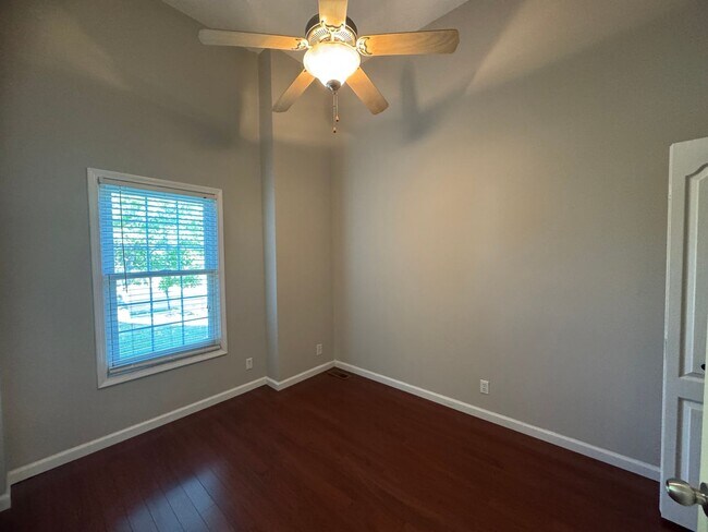Building Photo - Single Family Home in Clarksville!