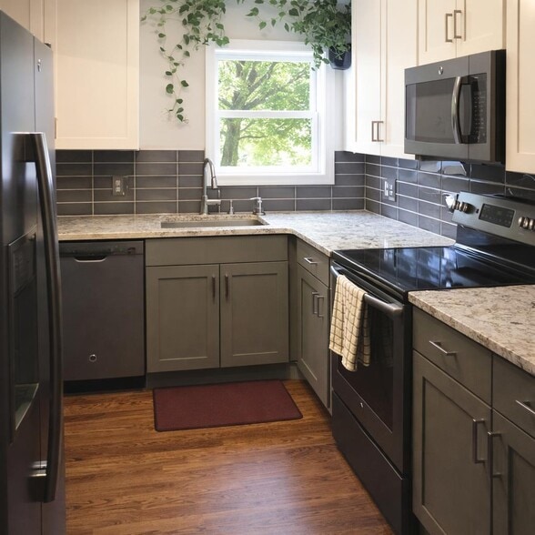 Kitchen - 1105 N Sherman St