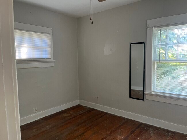 Building Photo - 835 Easton St