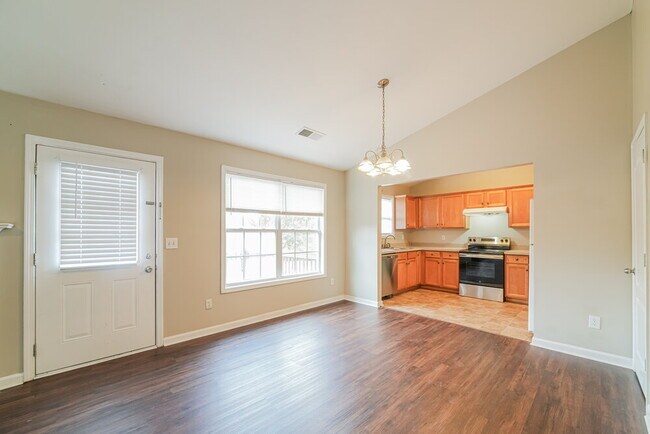 Building Photo - 4809 Camelot Dr