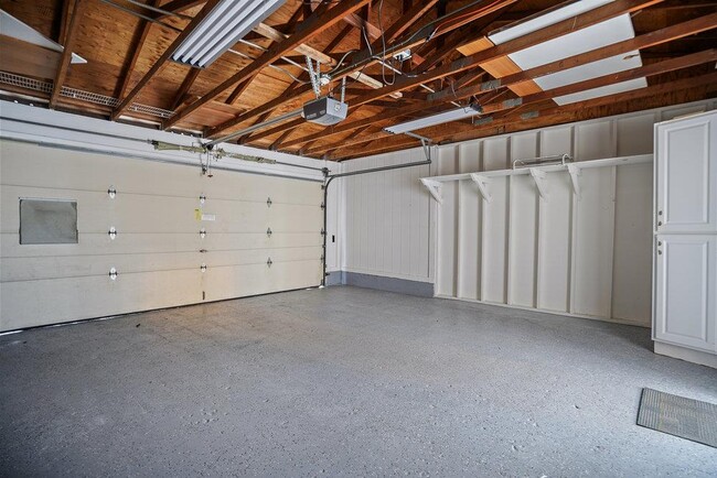 Building Photo - 842 Juno Ln