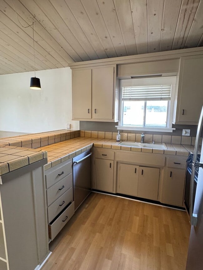 Building Photo - 3 bedroom home in Seacliff- Close to Seacl...