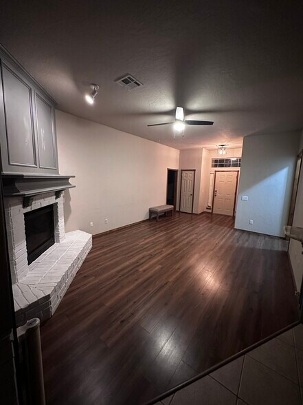 Building Photo - 528 Madeline Ln