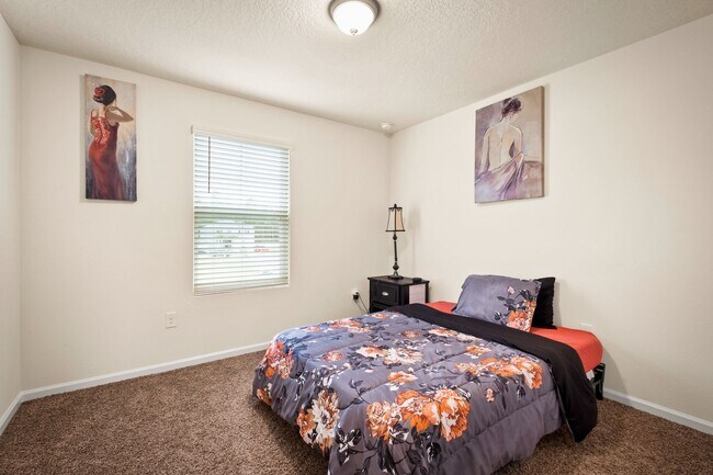 Building Photo - Beautifully Apportioned 2-Story Home in Fox Creek