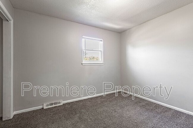 Building Photo - 6202 E 129 St