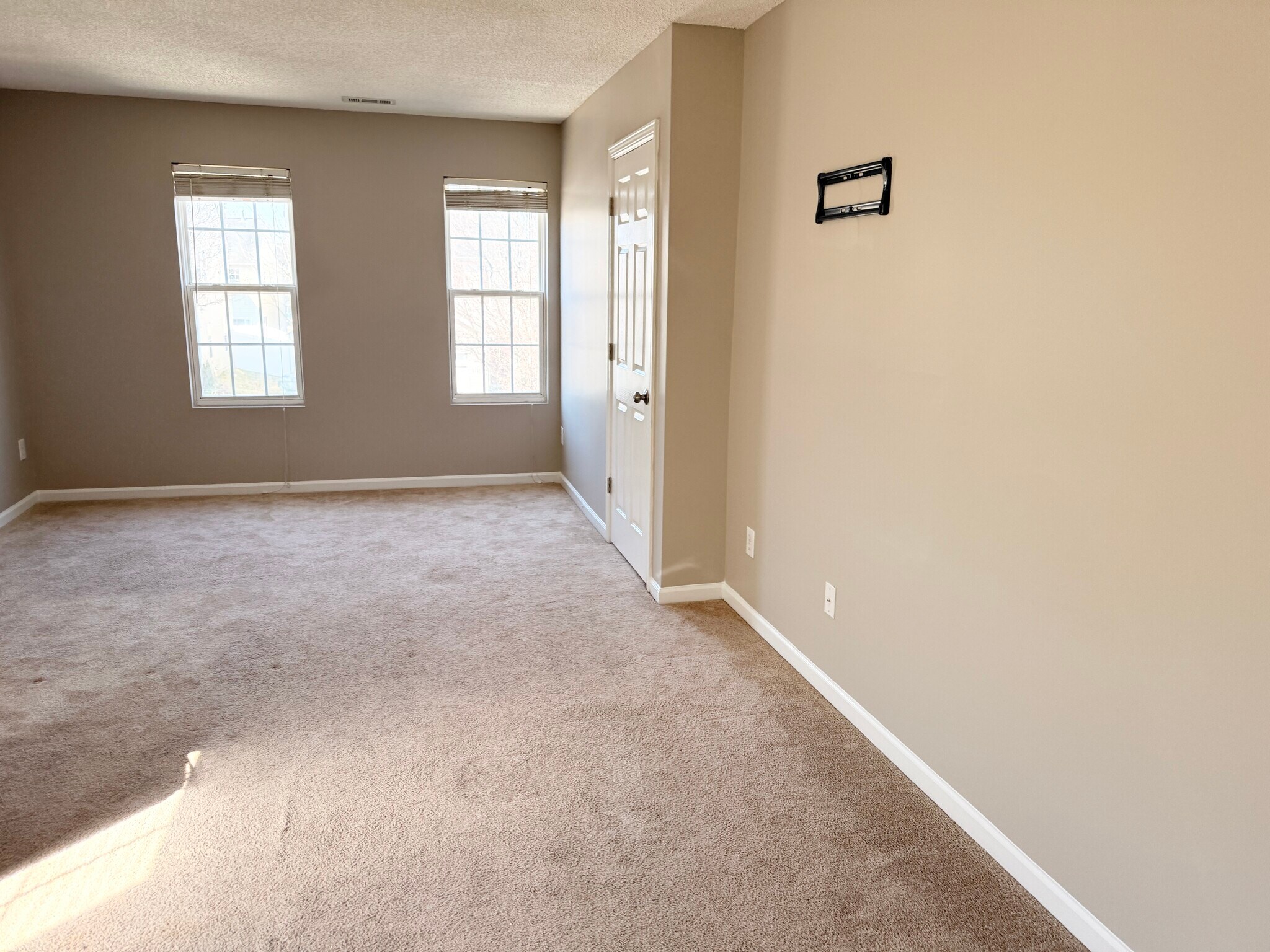 Building Photo - 4442 Snowcrest Ln